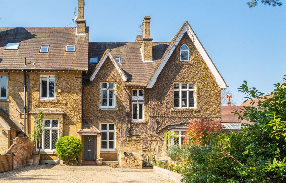 5 bedroom property for sale 0