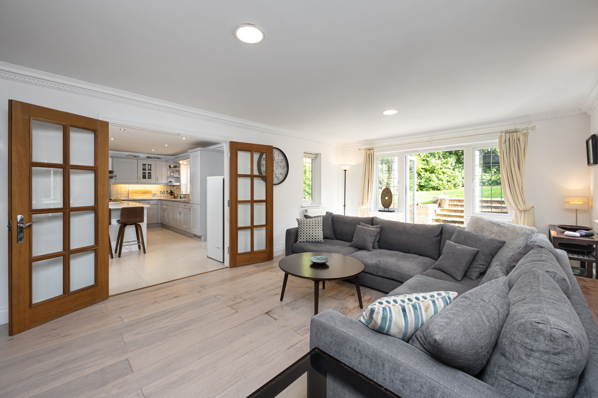 5 bedroom detached house for sale 0