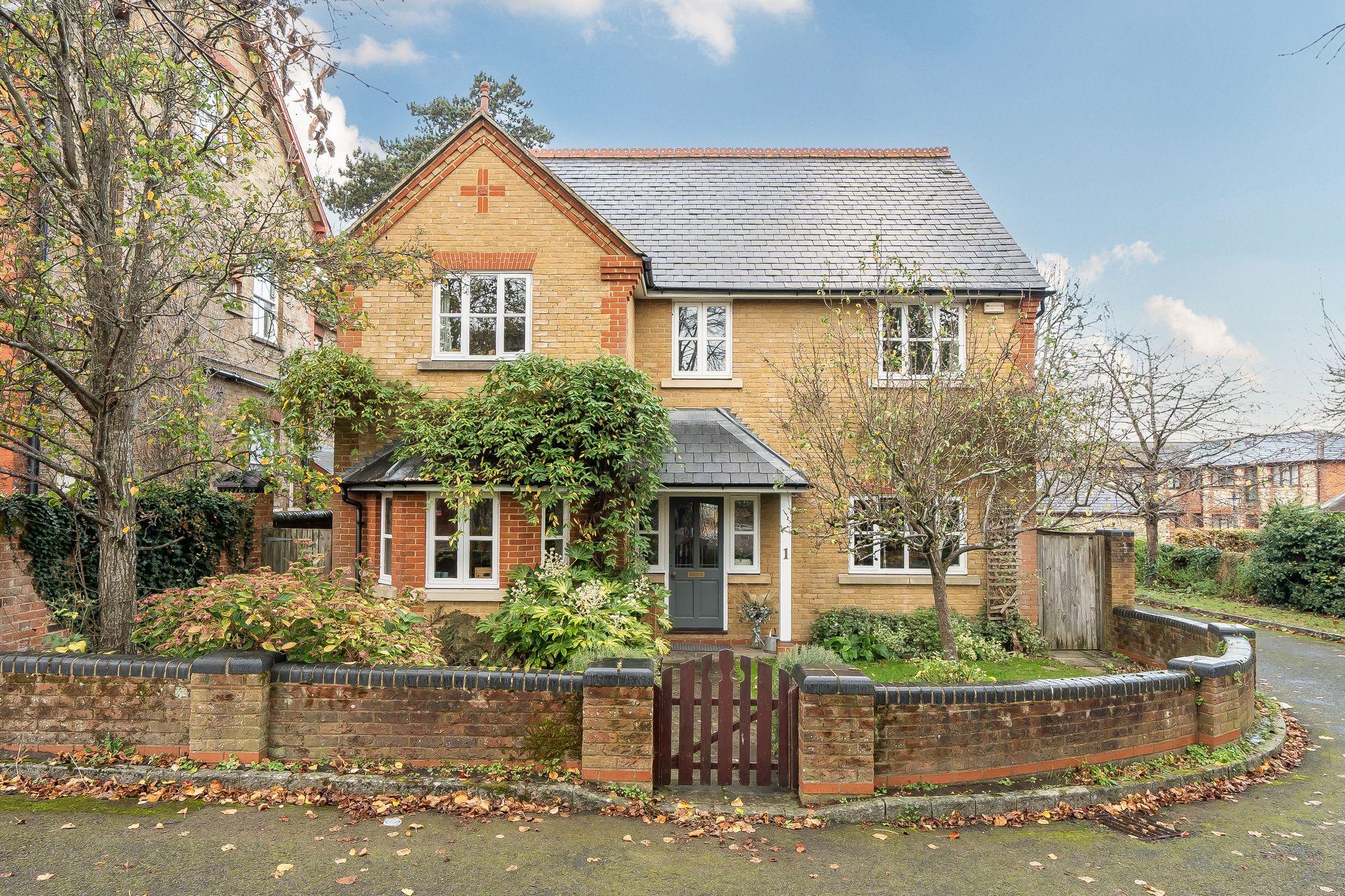 4 bedroom detached house for sale - Million Plus.com The Luxury Marketplace