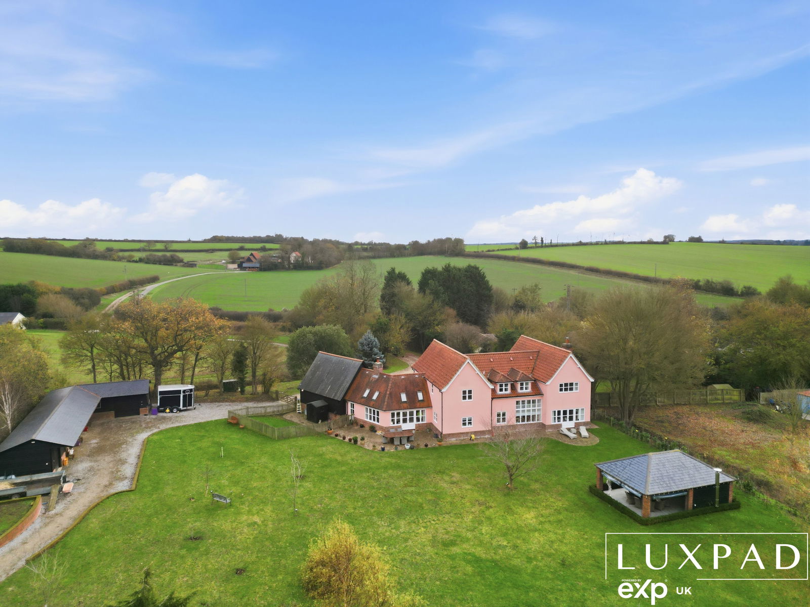 4 bedroom detached house for sale 0