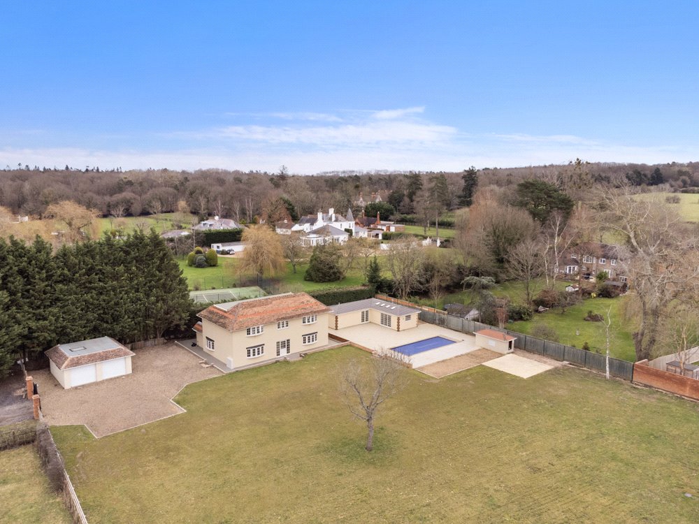 4 bedroom detached house for sale 0