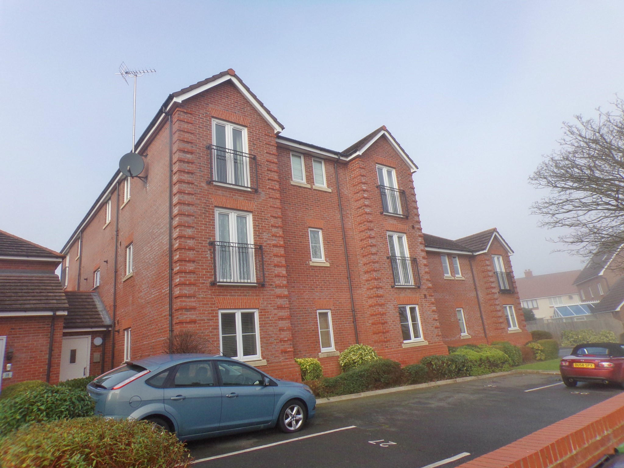 Lon Pedr, Llanrhos, Llandudno, Conwy LL30, 2 bedroom flat for sale