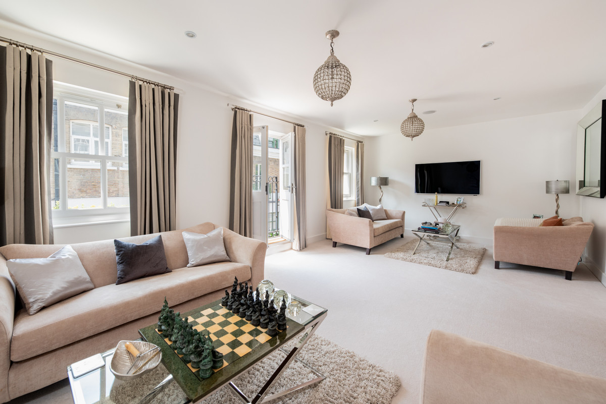3 bedroom detached house for sale in Guildford