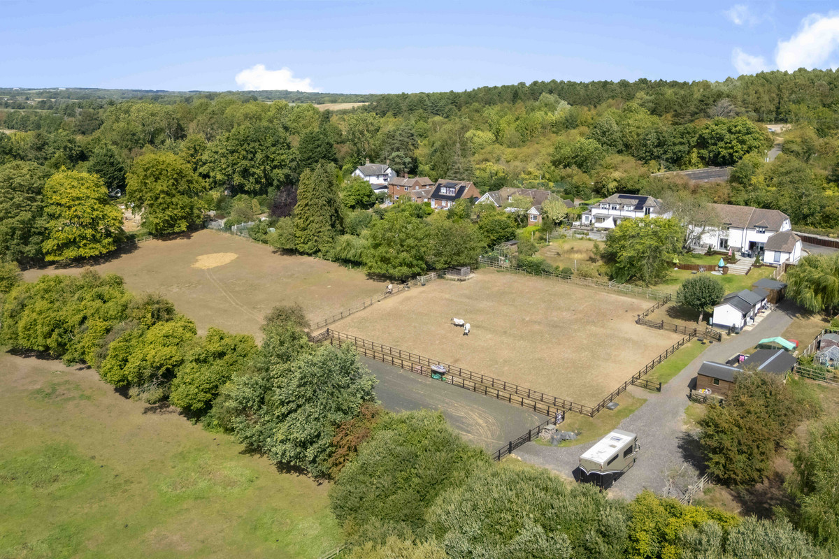 5 bedroom detached house for sale 0