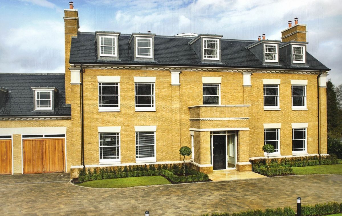 6 bedroom detached house for sale 0