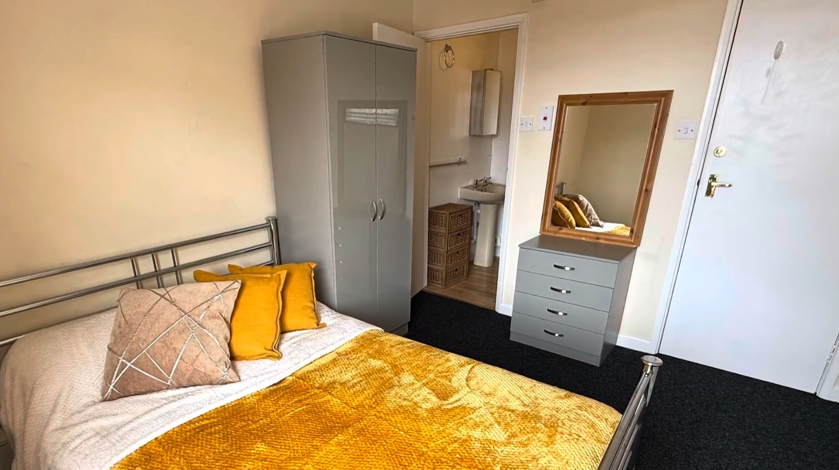 Room 4, 9A St. Thomas' Square, Newport photo 5