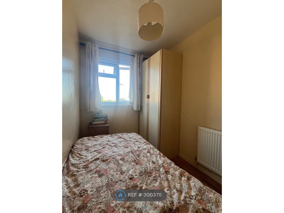 Sandpiper Close, Ifield, Crawley photo 5