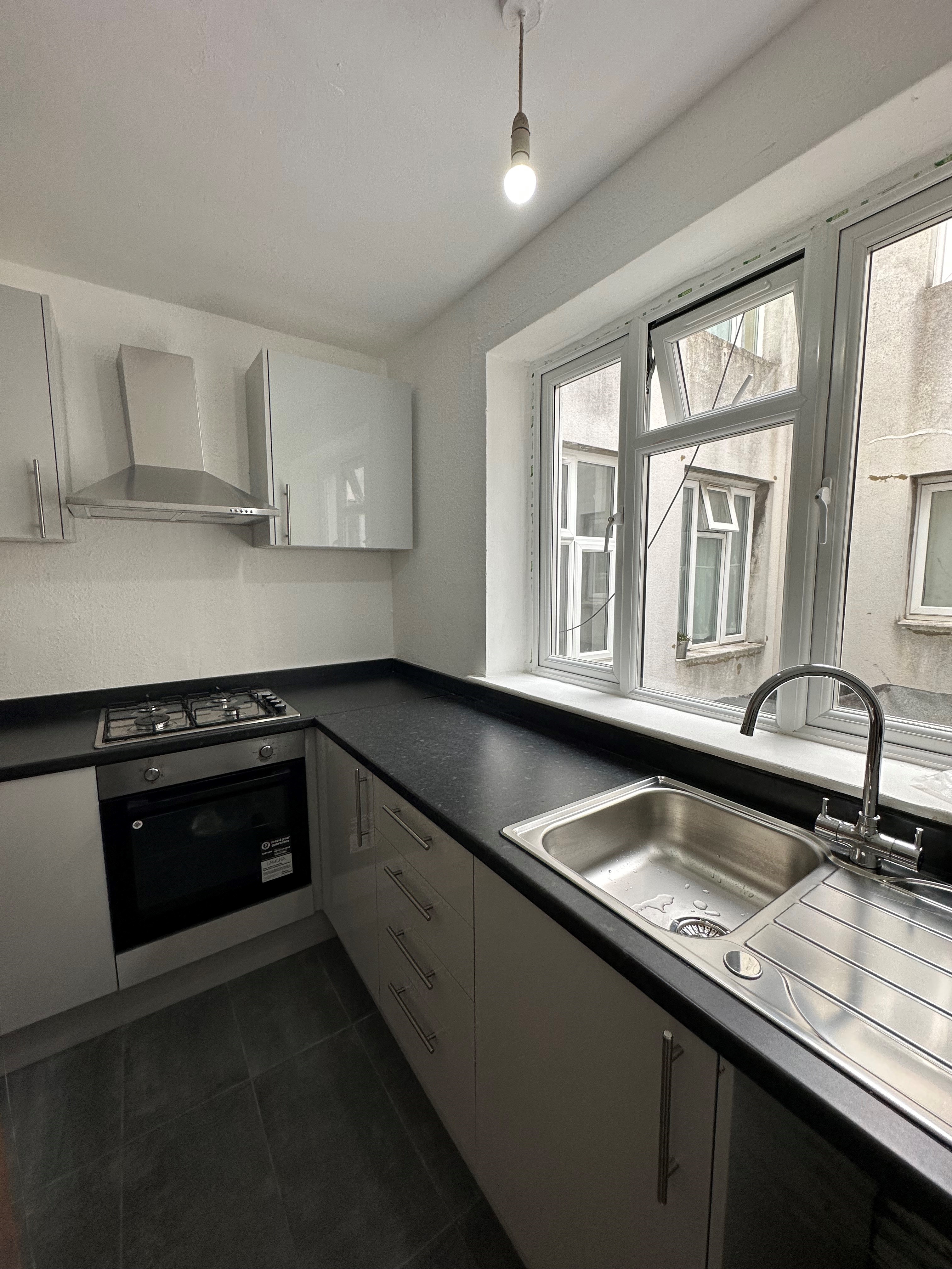 Flat 5, Lea Bridge Road, London photo 4
