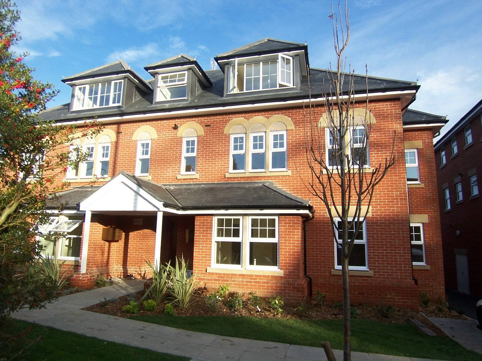 2-bed flat on 5, Wey Court, Woking, £250,000