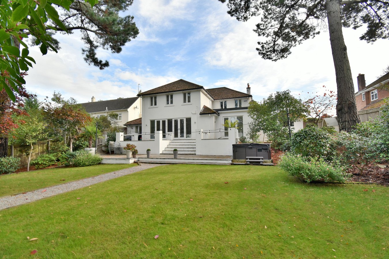 4 bedroom detached house for sale 0