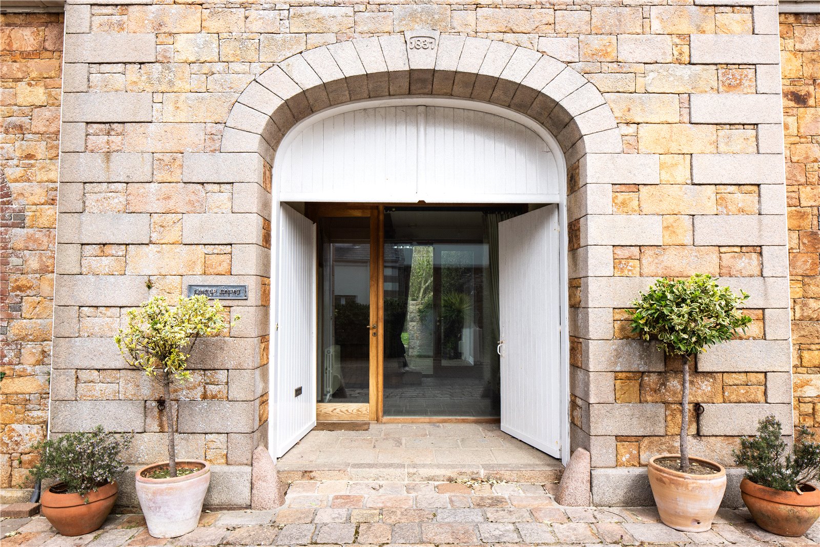 3 bedroom mews house for sale 0