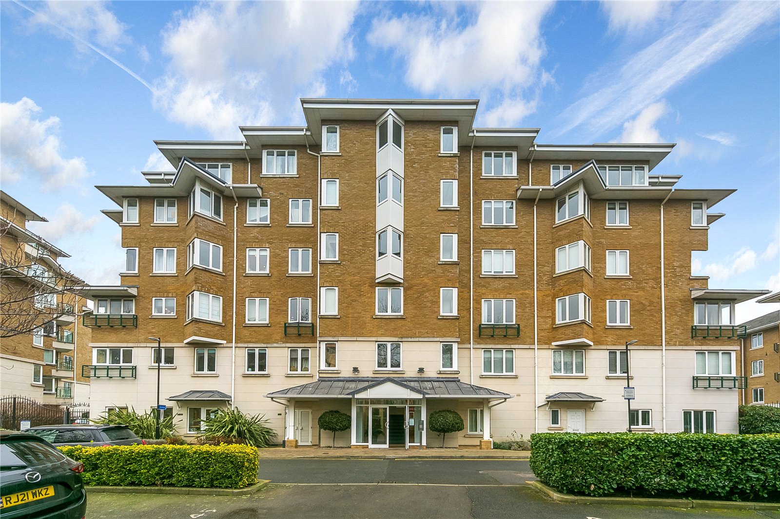 3 bedroom flat for sale 0