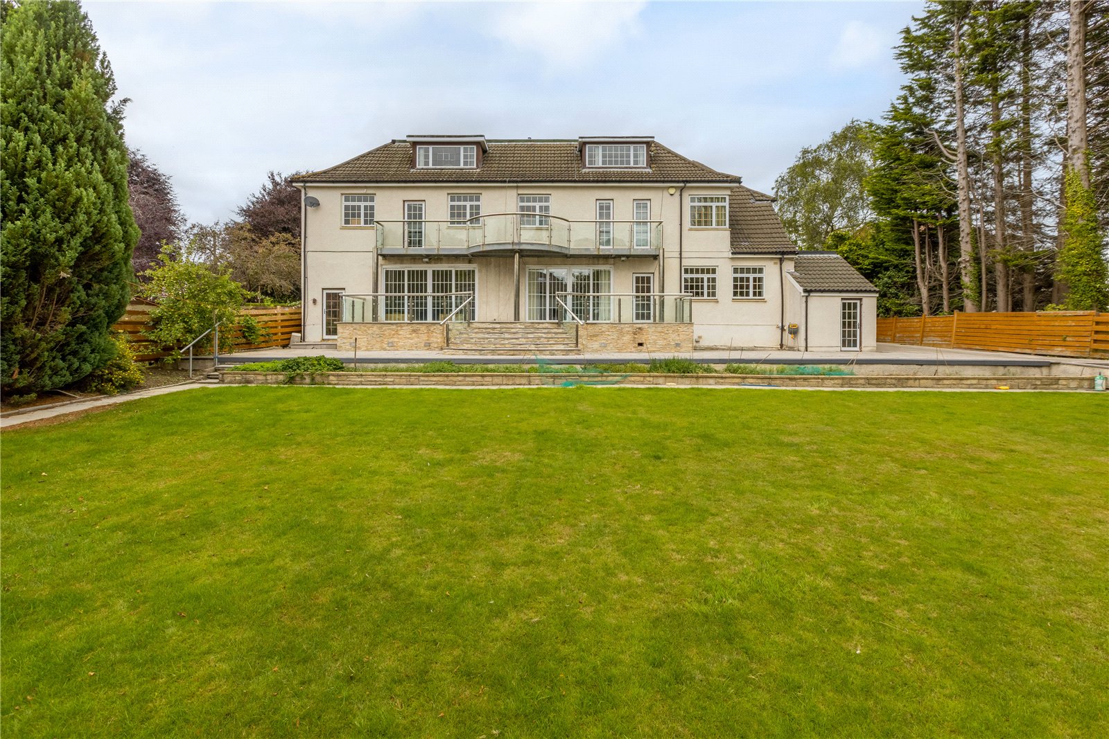 8 bedroom detached house for sale 0