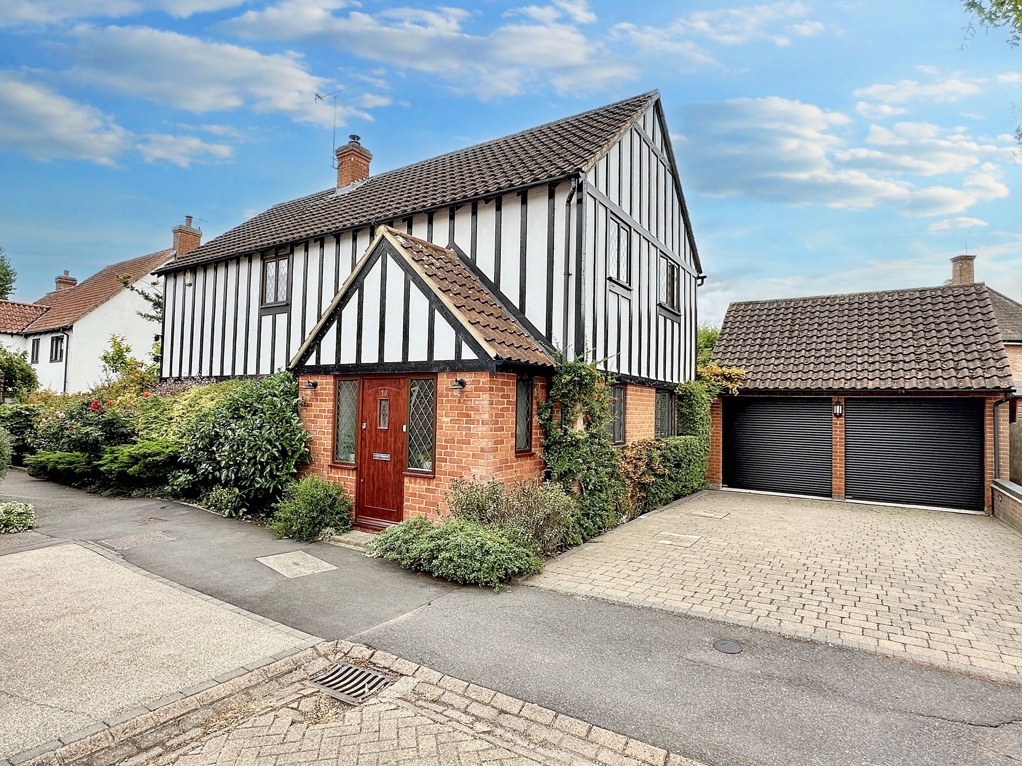 10 Gate Lodge Square, Basildon photo 2
