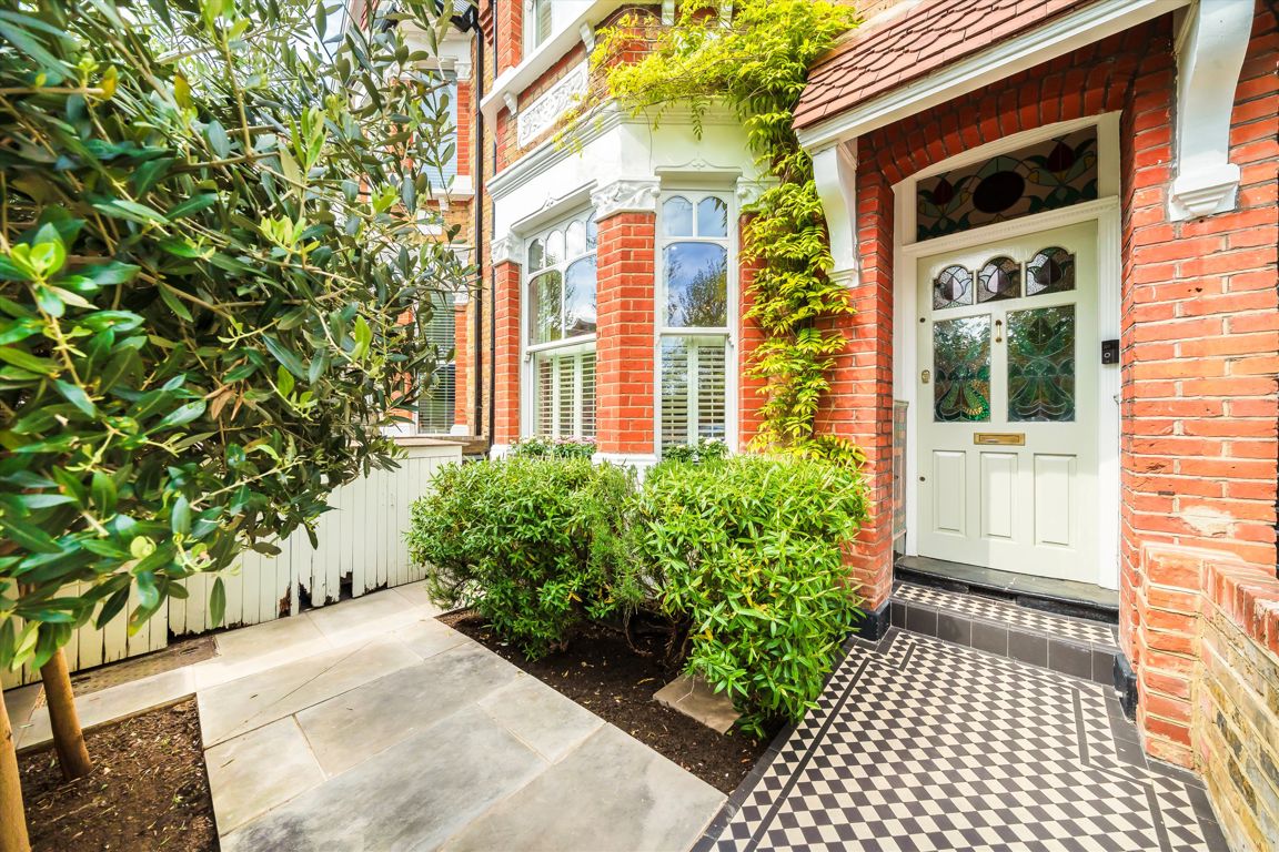 4 bedroom terraced house for sale 0