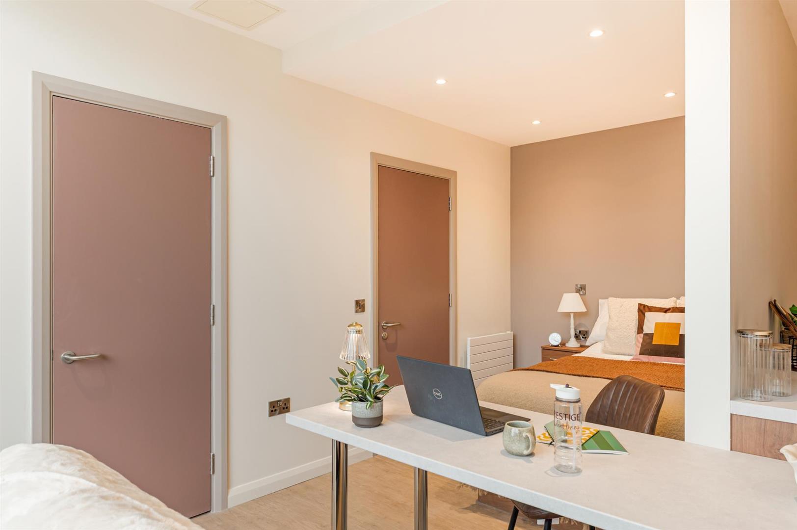 Studio flat on N04, Elmwood Avenue, Belfast, £1,235/mo