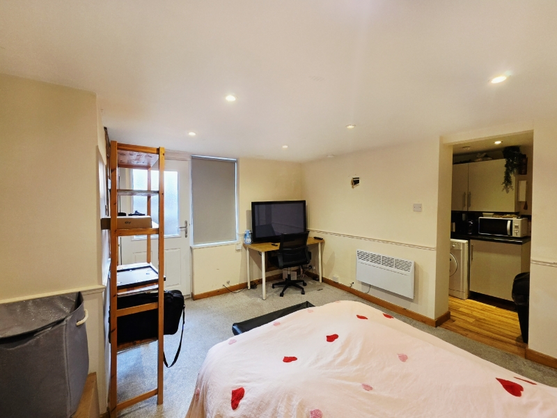 Beechwood Street Burley, Leeds photo 2