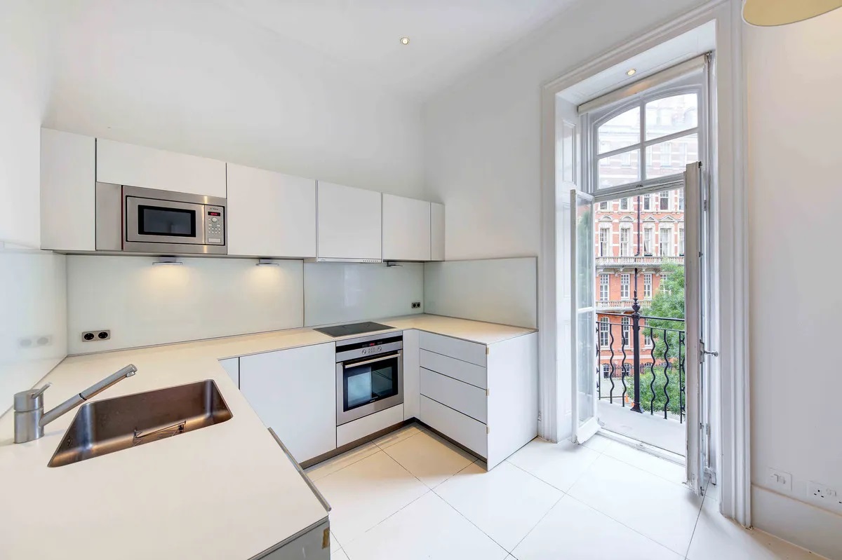 2 bedroom flat for sale 0