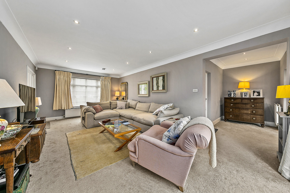 5 bedroom detached house for sale 0