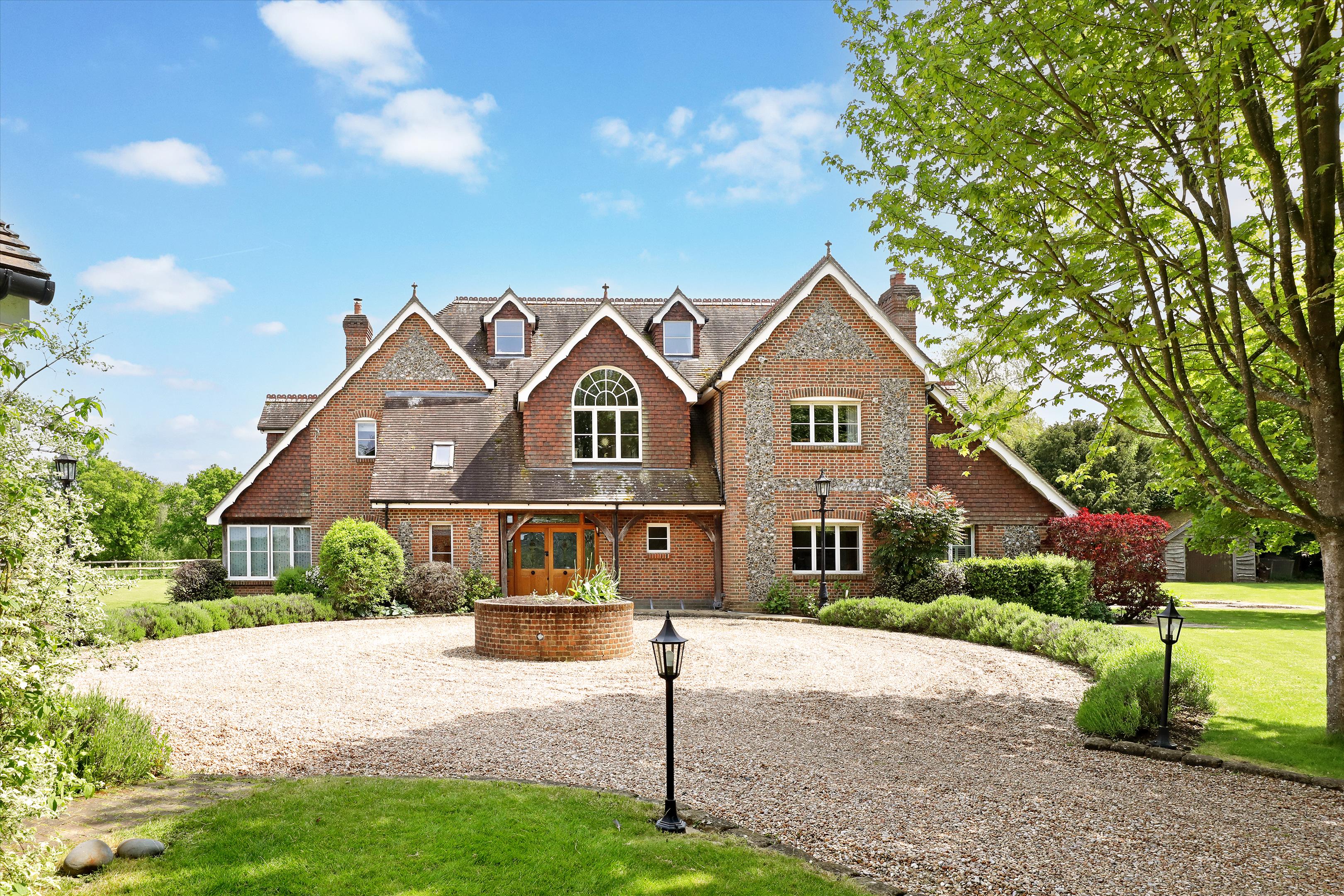 5 bedroom detached house for sale 0