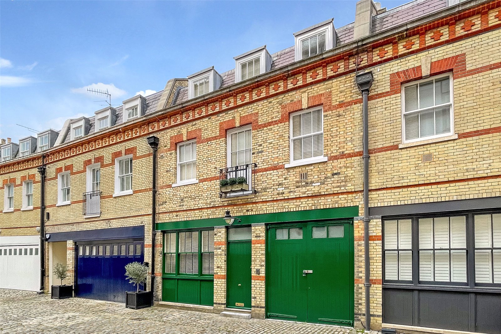3 bedroom mews house for sale 0