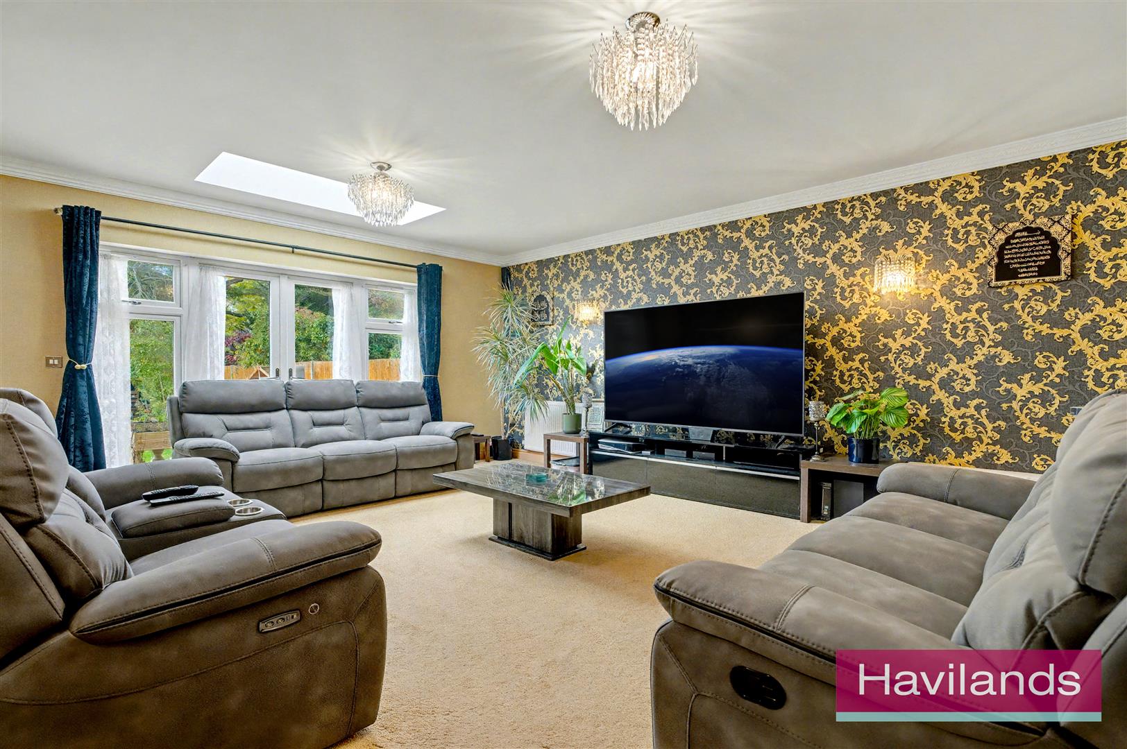 5 bedroom detached house for sale 0