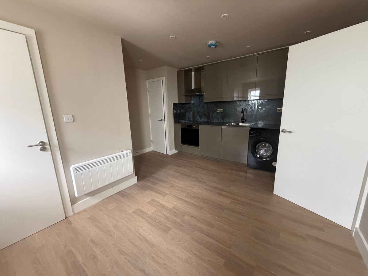 Flat Flat 3, 77-81, North End, Croydon photo 5