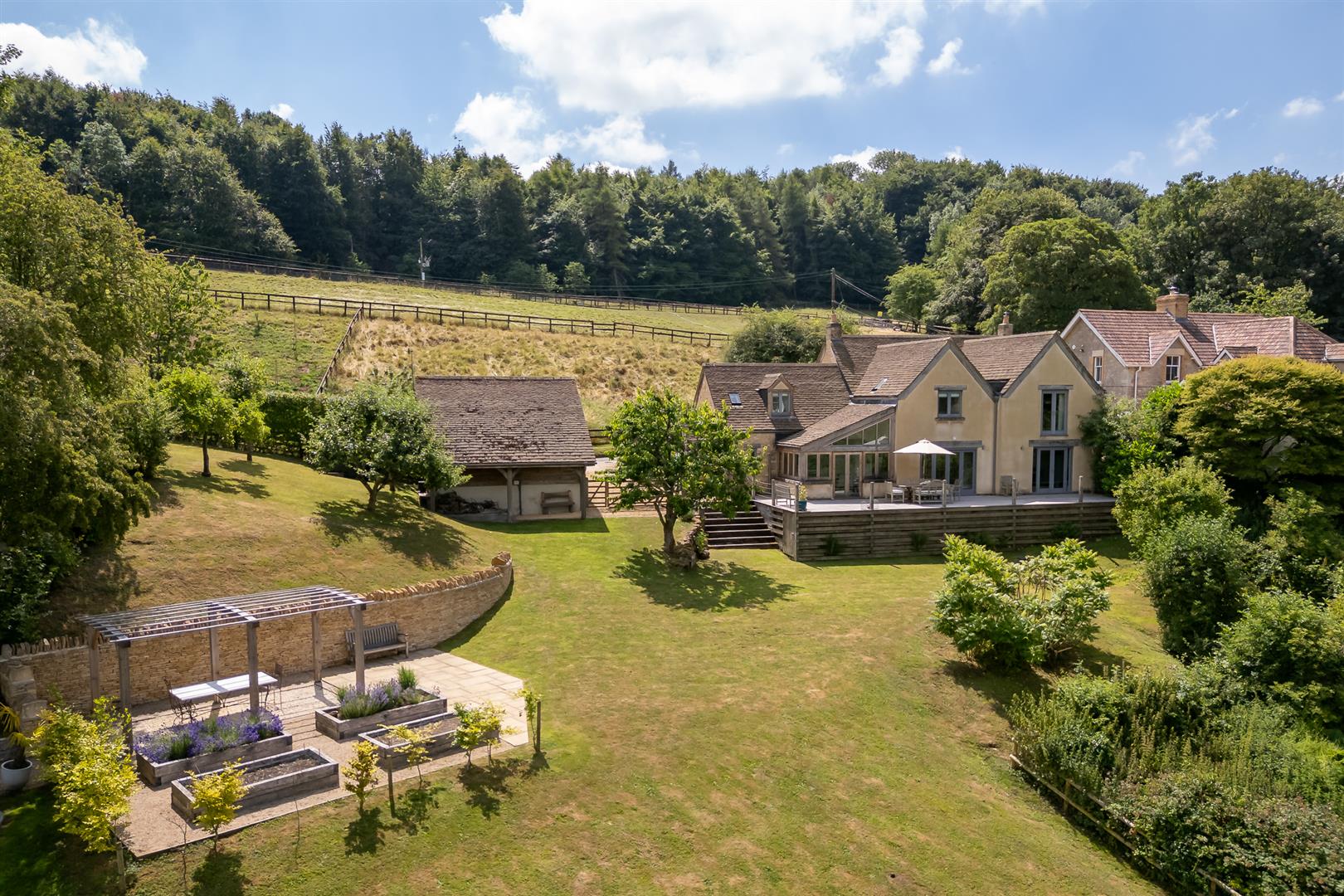 5 bedroom detached house for sale 0