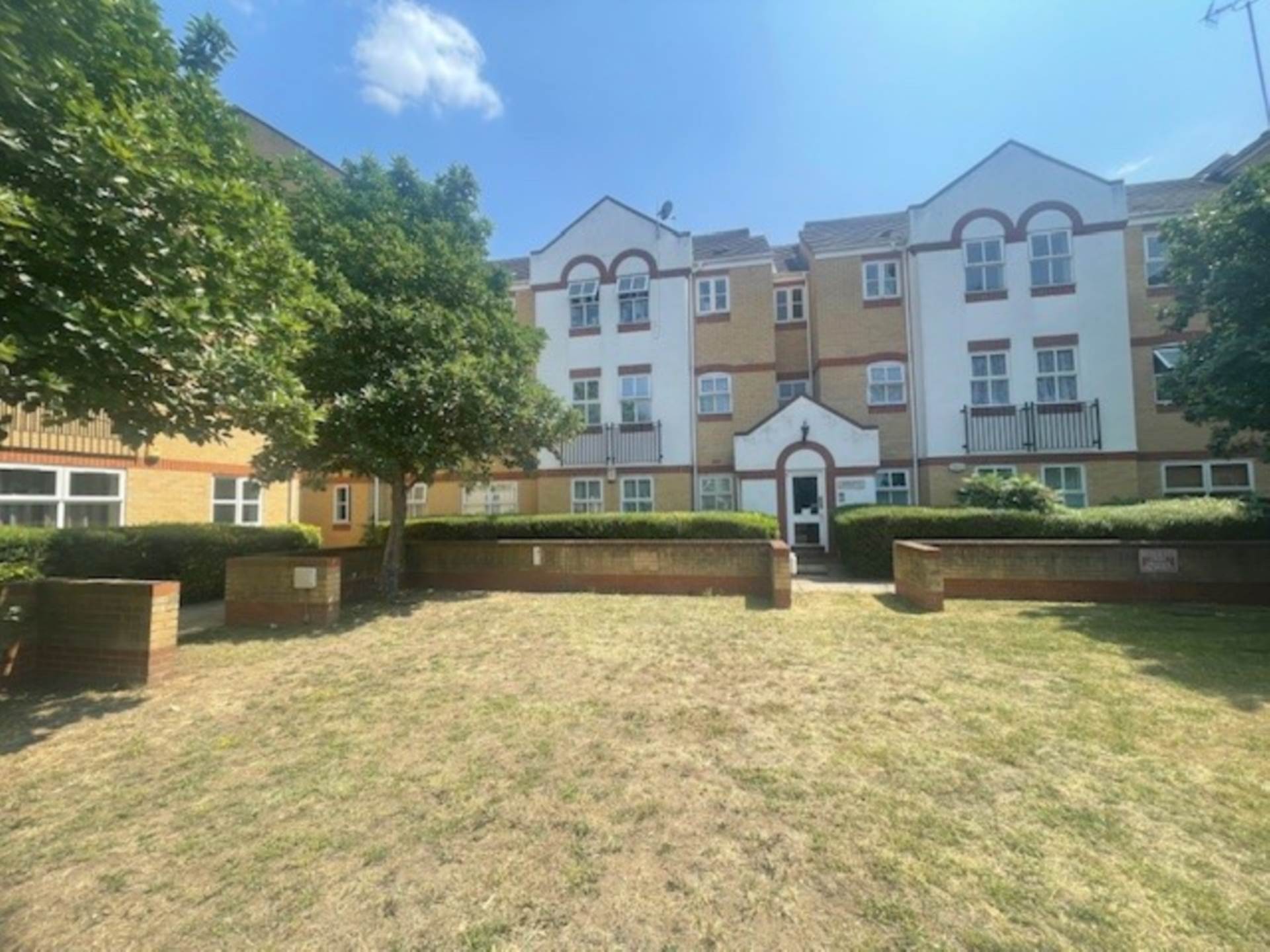 10, Aaron Hill Road, London photo 2