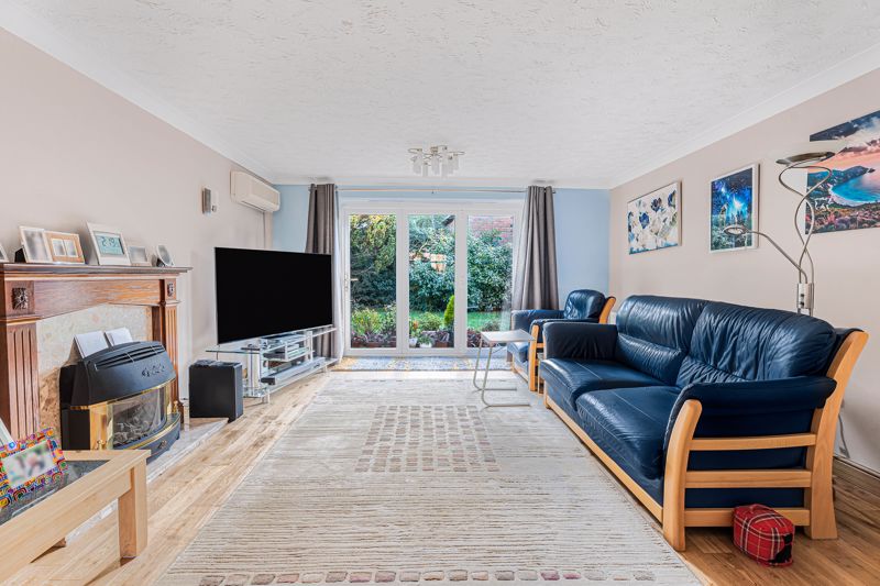 90, Paxton Crescent, Milton Keynes photo 4