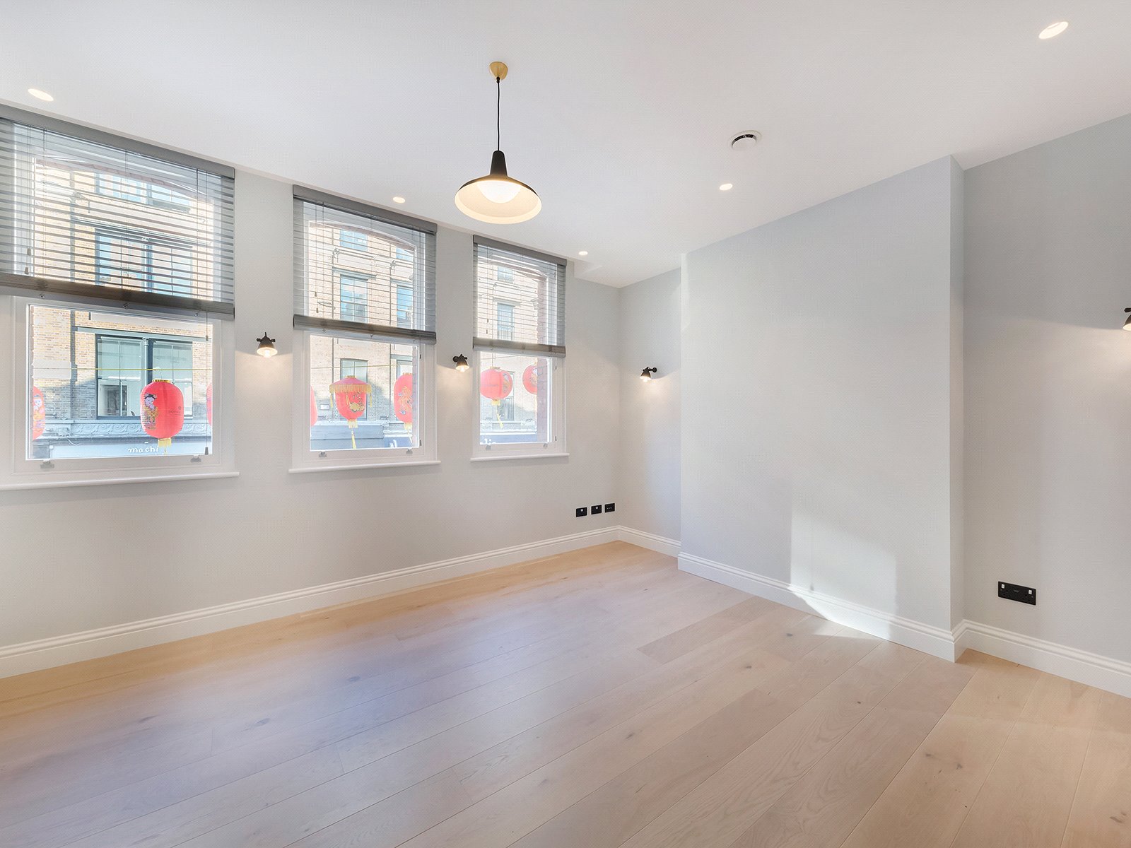 Flat 1a, 68, Shaftesbury Avenue, London photo 2