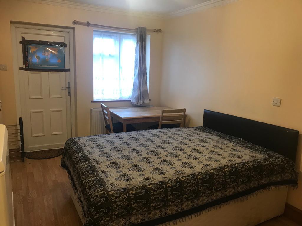 589, Kenton Road, Harrow photo 5
