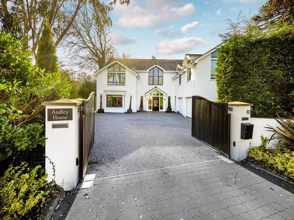 6 bedroom detached house for sale 0