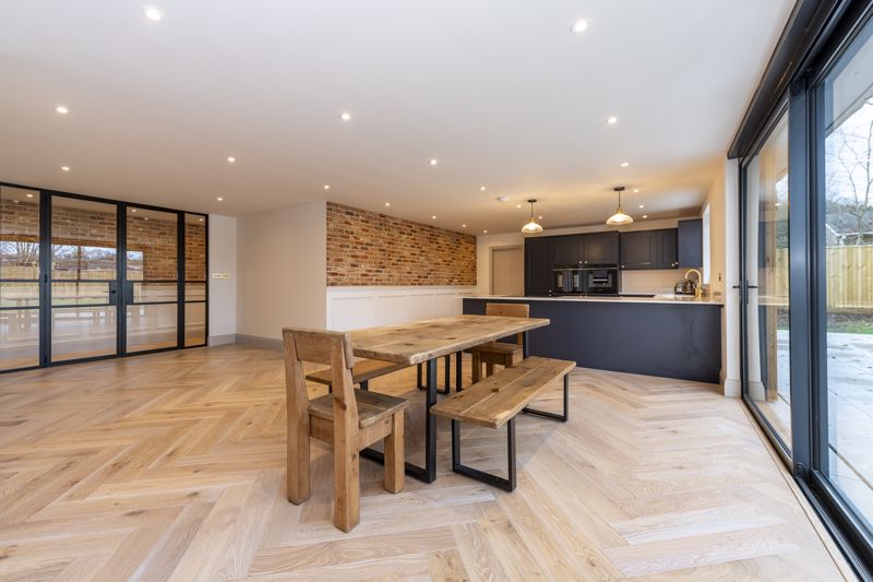 5 bedroom detached house for sale 0