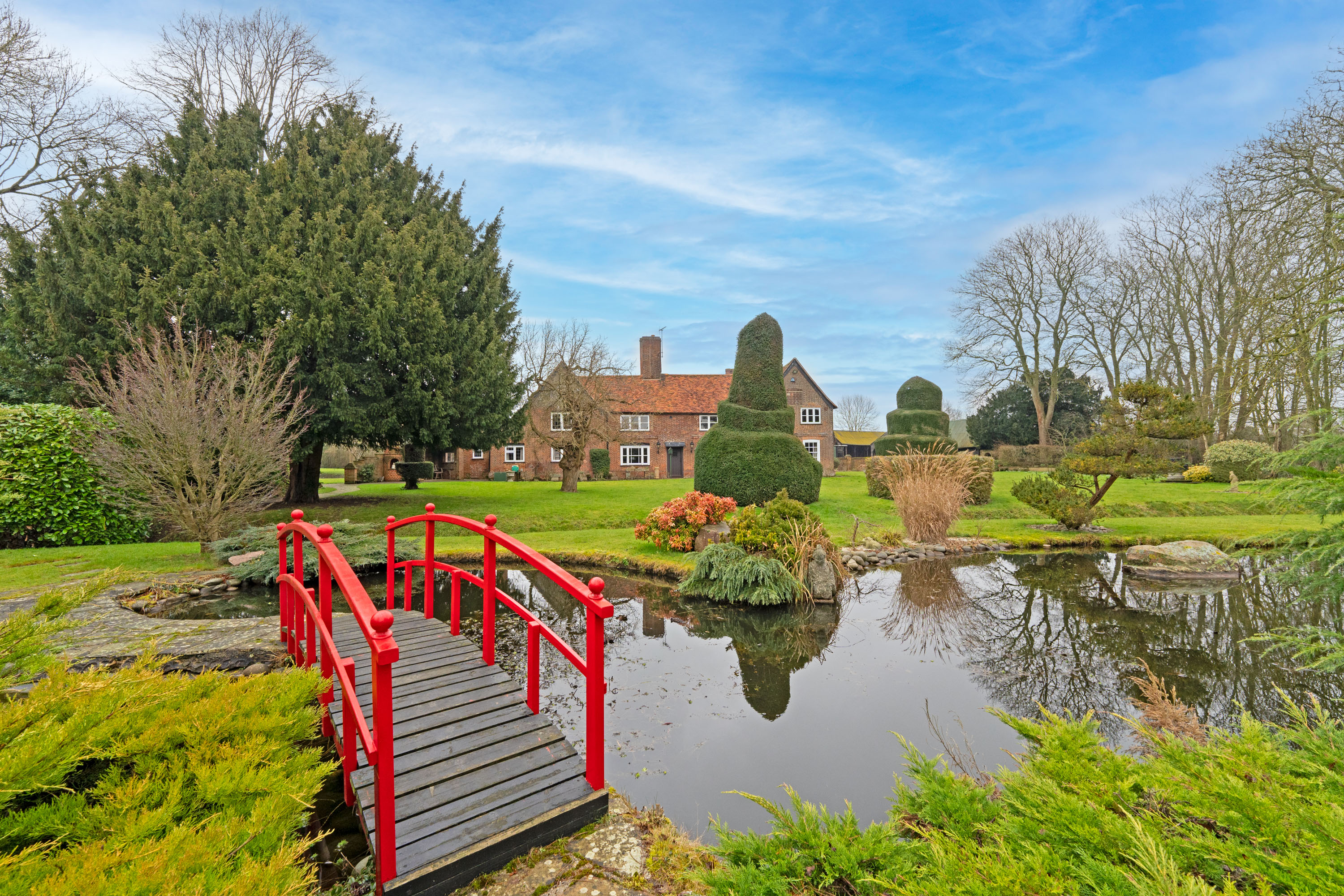 5 bedroom detached house for sale 0