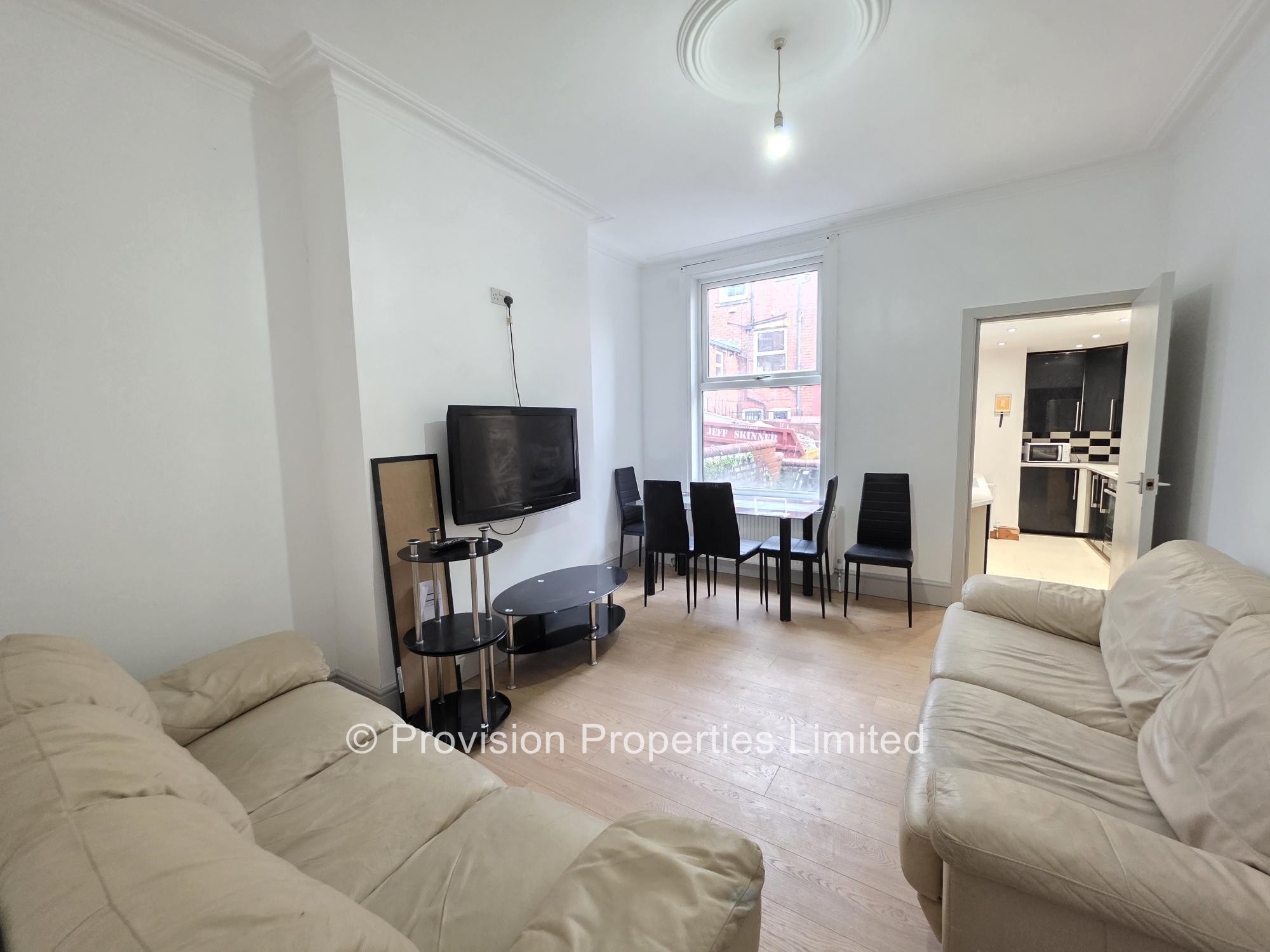 13, Manor Drive, Hyde Park photo 2