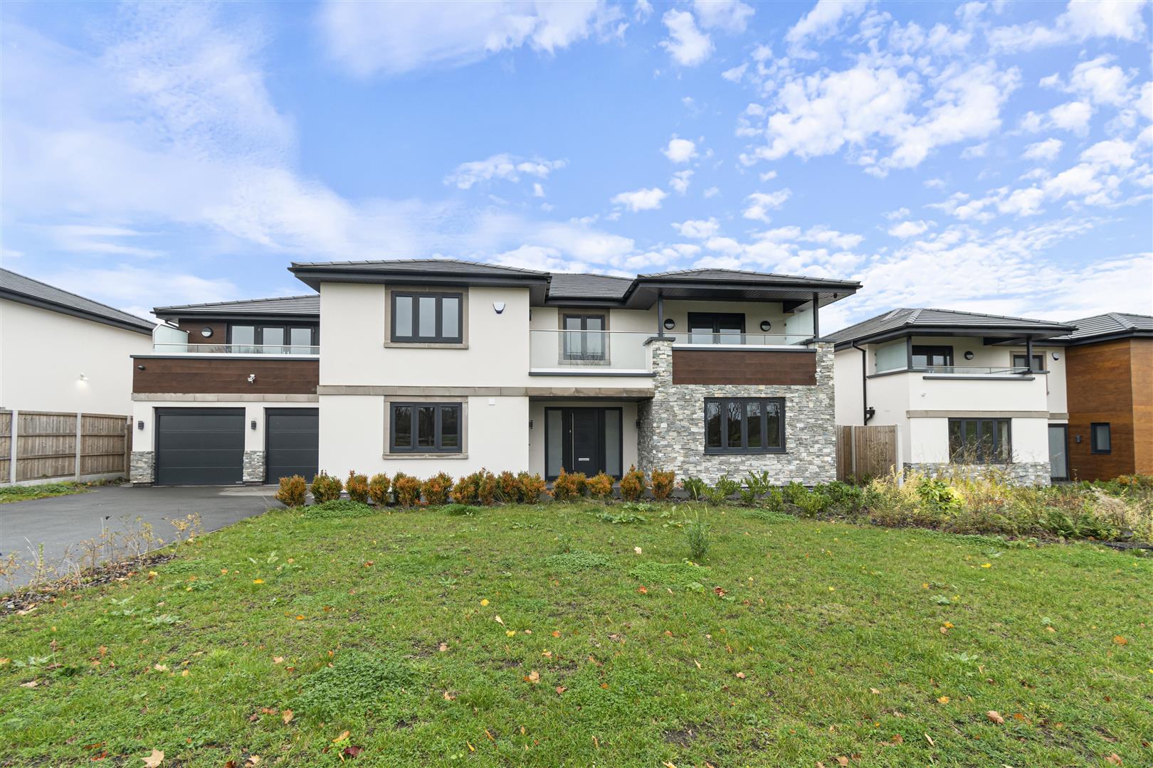 5 bedroom detached house for sale - Million Plus.com The Luxury Marketplace