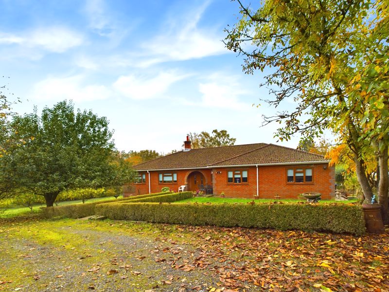 4 bedroom detached house for sale 0