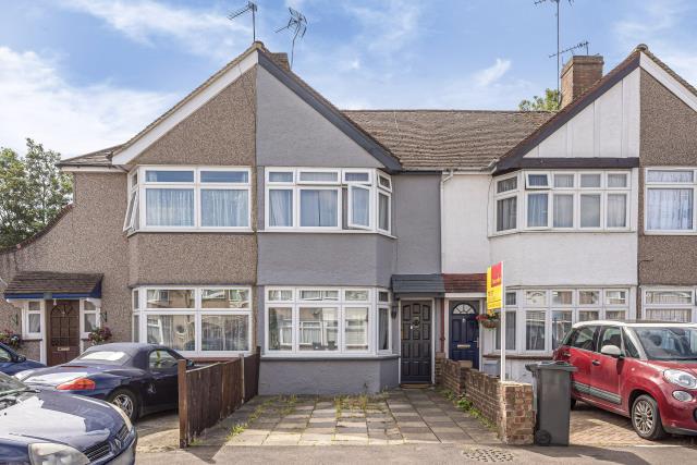 35, Fernside Avenue, Feltham photo 2