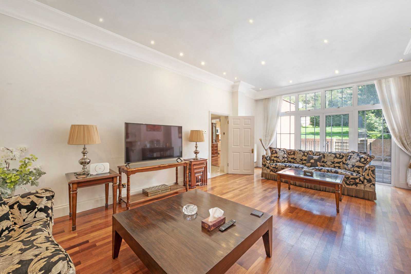 3 bedroom flat for sale 0