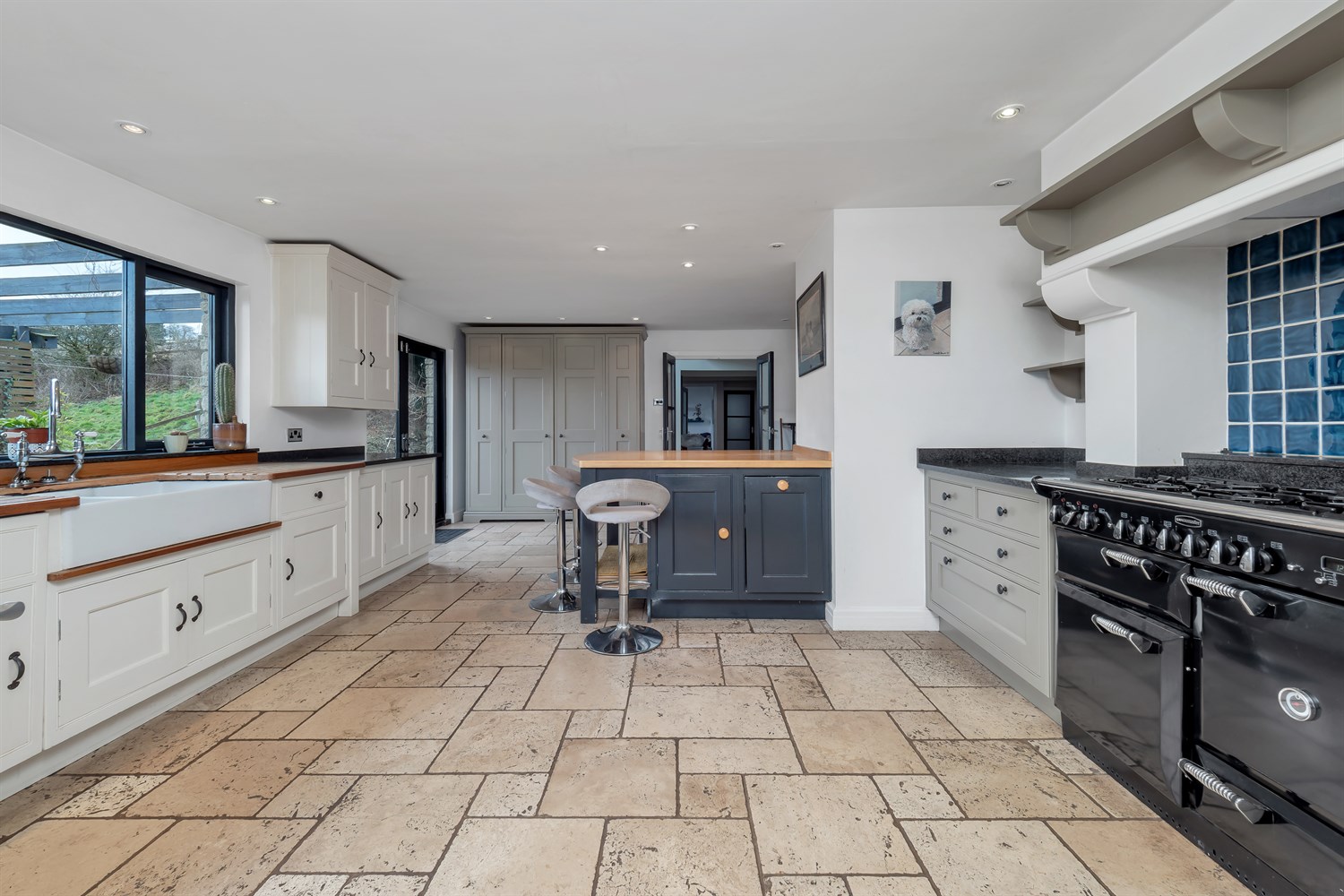 5 bedroom detached house for sale 0