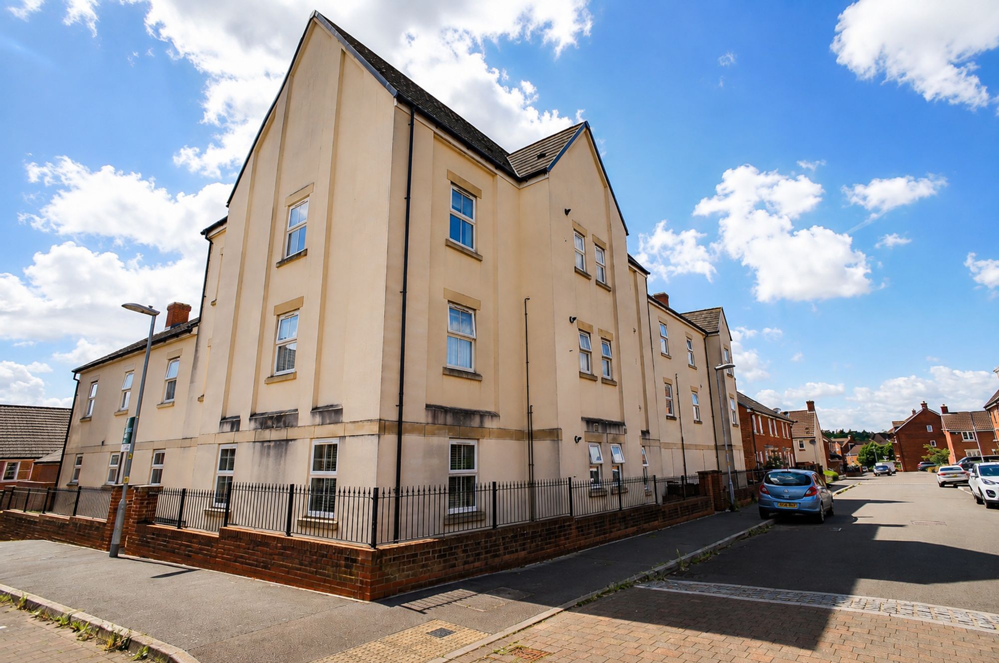 2 bed flat for sale