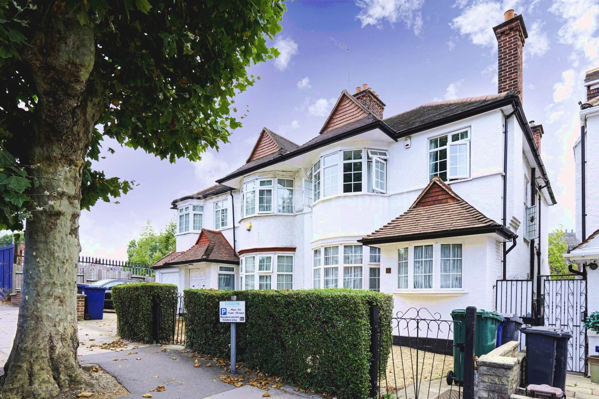 4 bedroom semi-detached house for sale 0