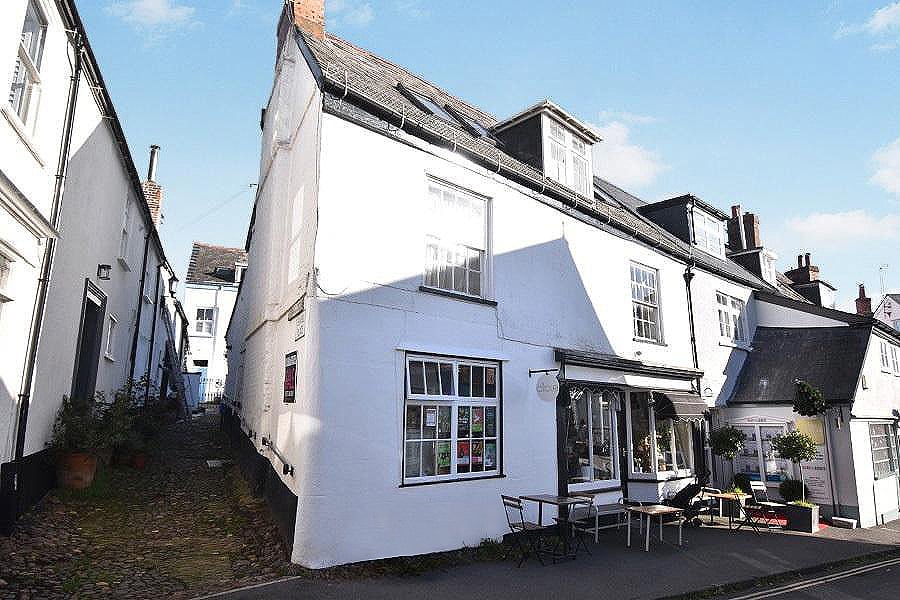 2-bed flat on 1, Hoods Buildings, Fore Street, Exeter, £325,000