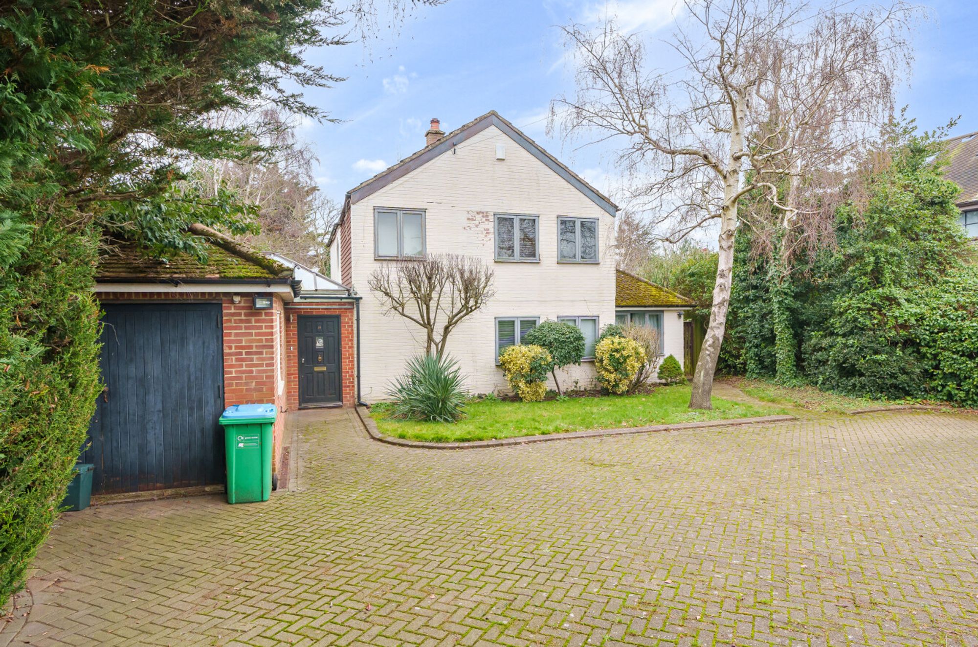 5 bedroom detached house for sale 0