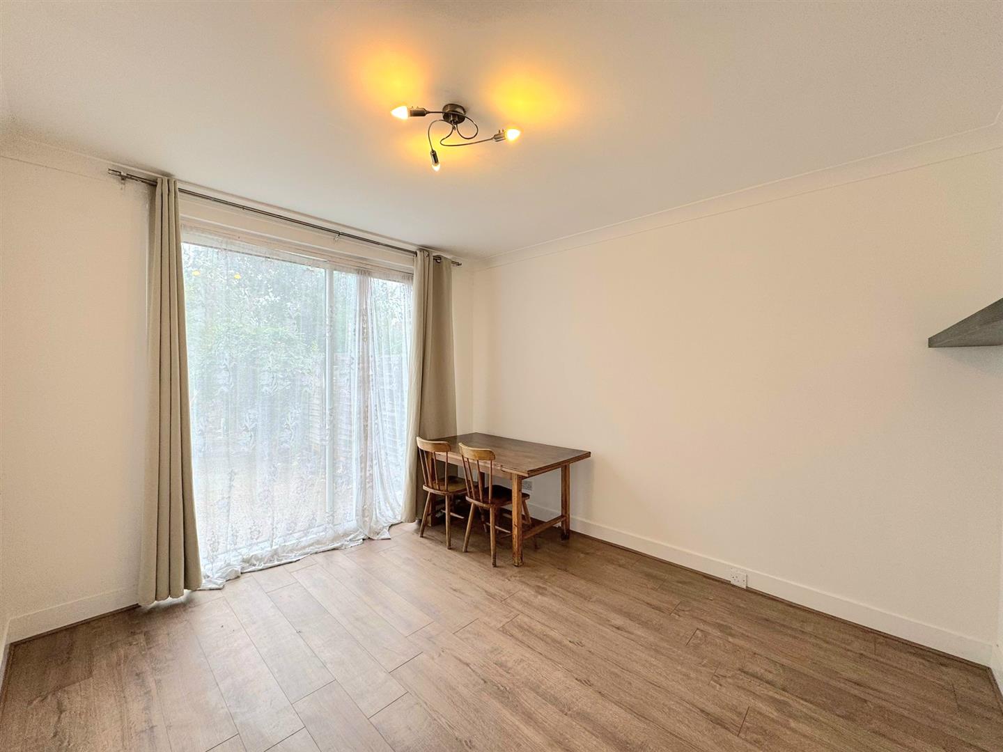 25a, Castleton Avenue, Wembley photo 4