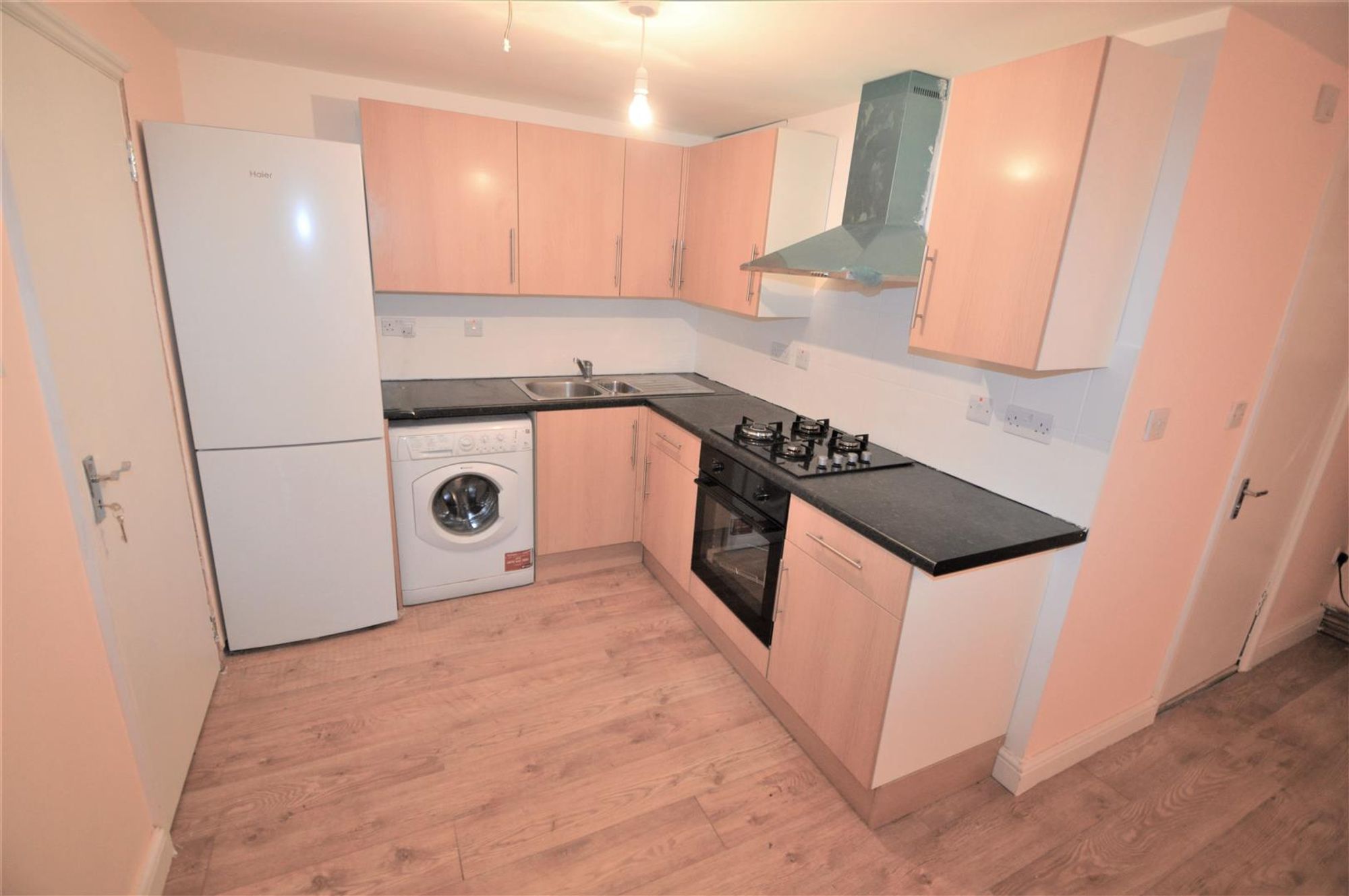 163 Forest Drive West, London photo 5