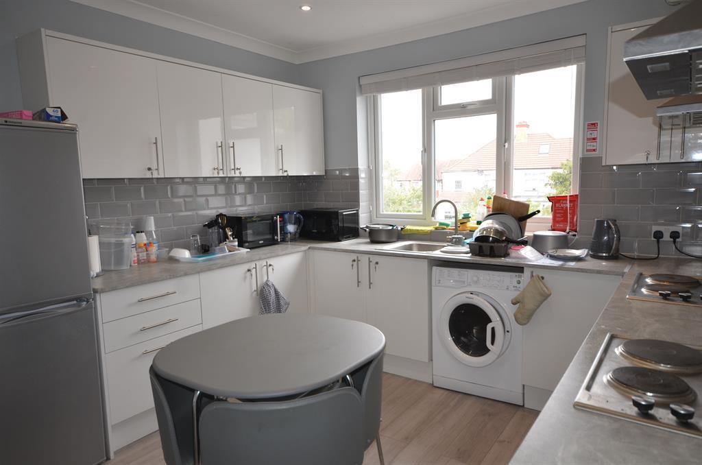 Room 3, 38, Clarendon Gardens, Wembley photo 5