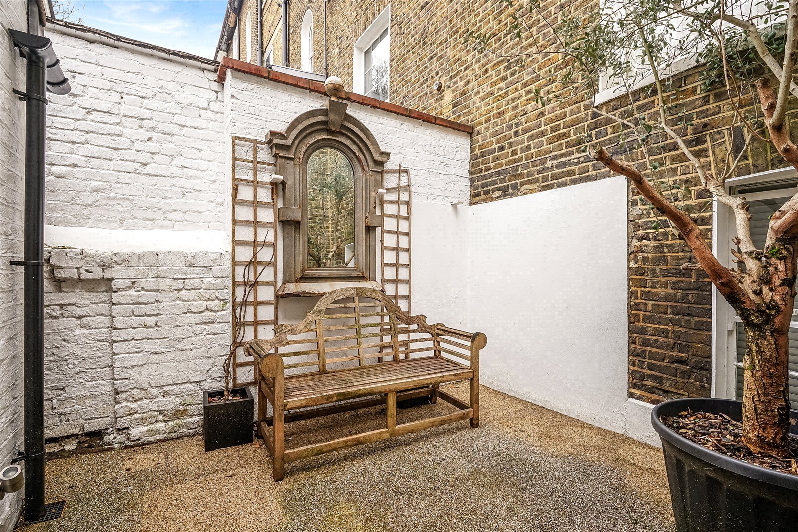 2 bedroom flat for sale 0