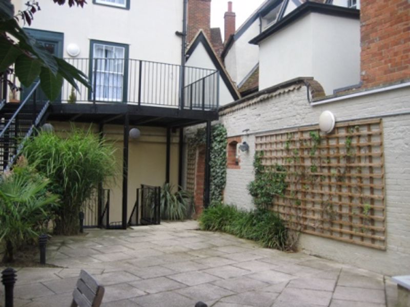 18 Phillips Court, Lombard Street, Abingdon photo 5